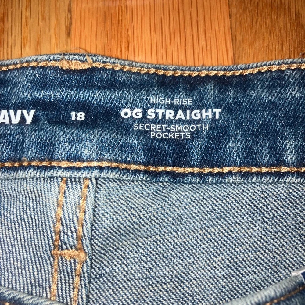 Old Navy Blue Floral Embroidered Jeans - Picture 4 of 7